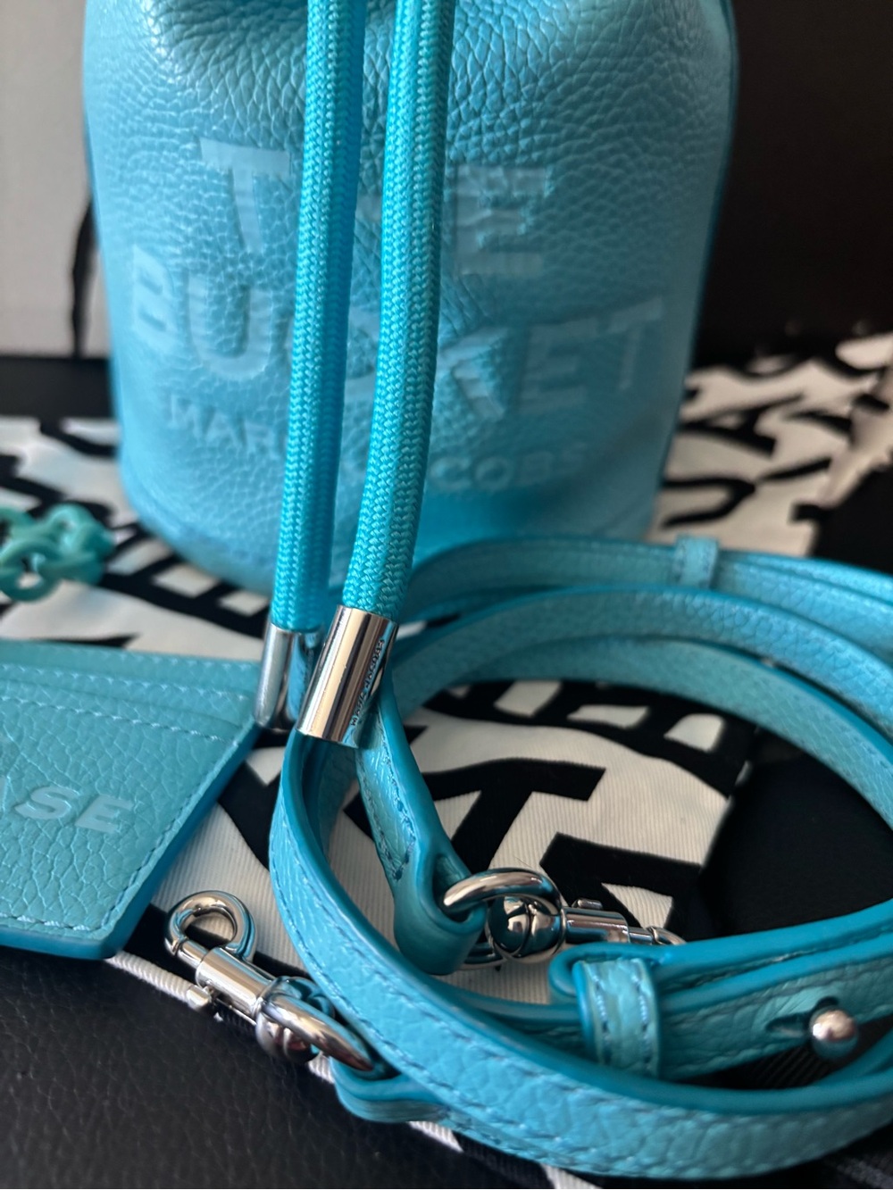 Marc Jacobs MINI The Bucket Bag in Turquoise with Card Case and Bracelet - Picture 4 of 14